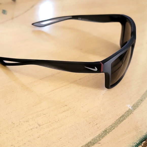Nike  sunglasses - Picture 2 of 5
